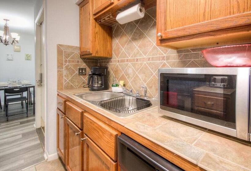 Spacious 3br, 2ba Condo Near Medcenter & Nrg