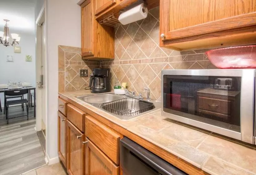 Spacious 3br, 2ba Condo Near Medcenter & Nrg