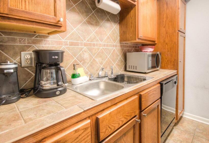 Spacious 3br, 2ba Condo Near Medcenter & Nrg