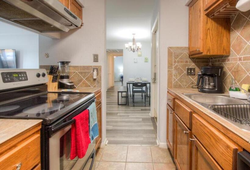 Spacious 3br, 2ba Condo Near Medcenter & Nrg