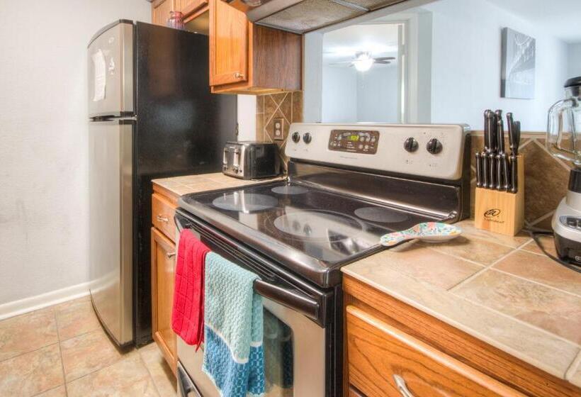 Spacious 3br, 2ba Condo Near Medcenter & Nrg