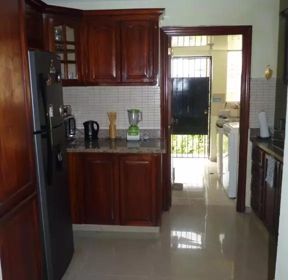 Apartamento Luminoso, Espacioso Y Funcional, Como En Casa