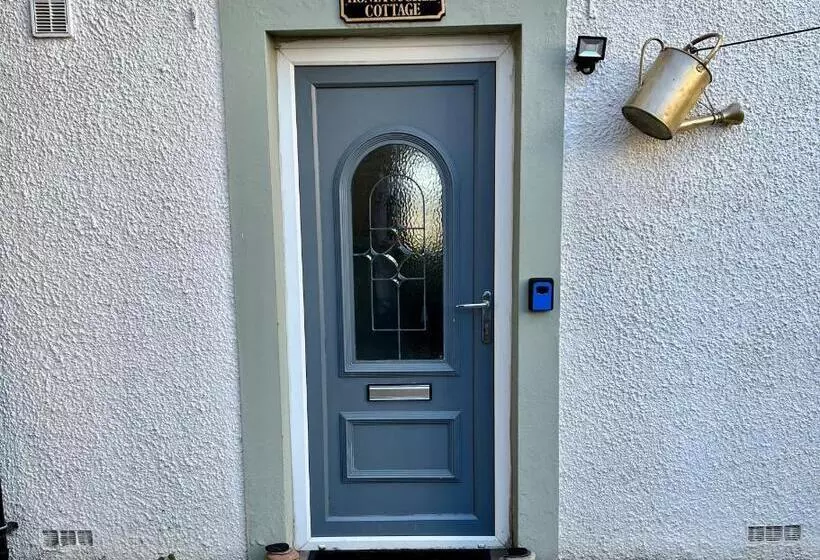 Beautiful Beach Front Cottage