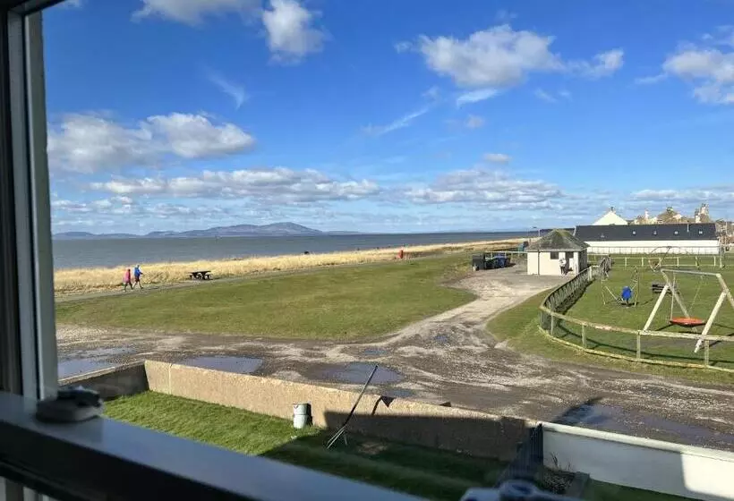 Beautiful Beach Front Cottage