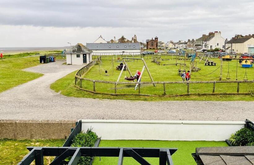 Beautiful Beach Front Cottage