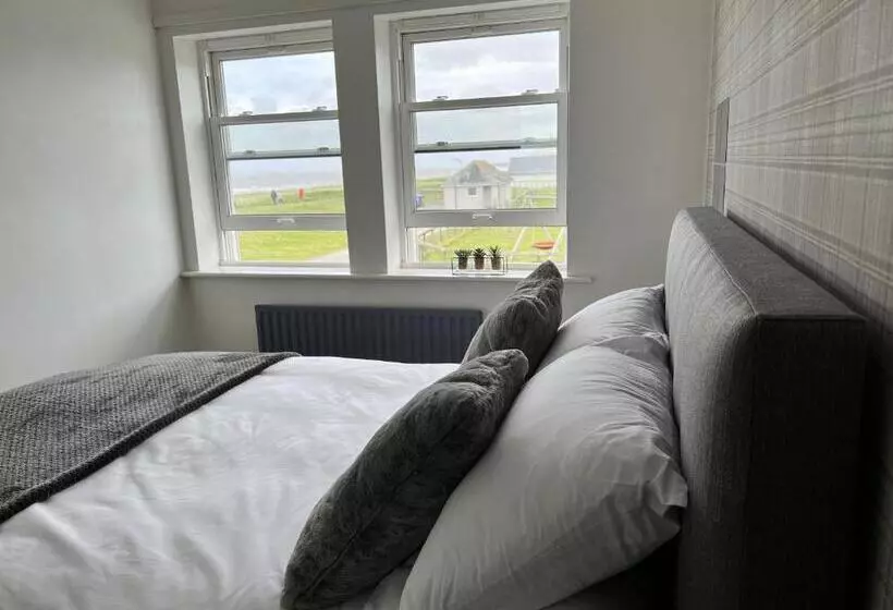 Beautiful Beach Front Cottage