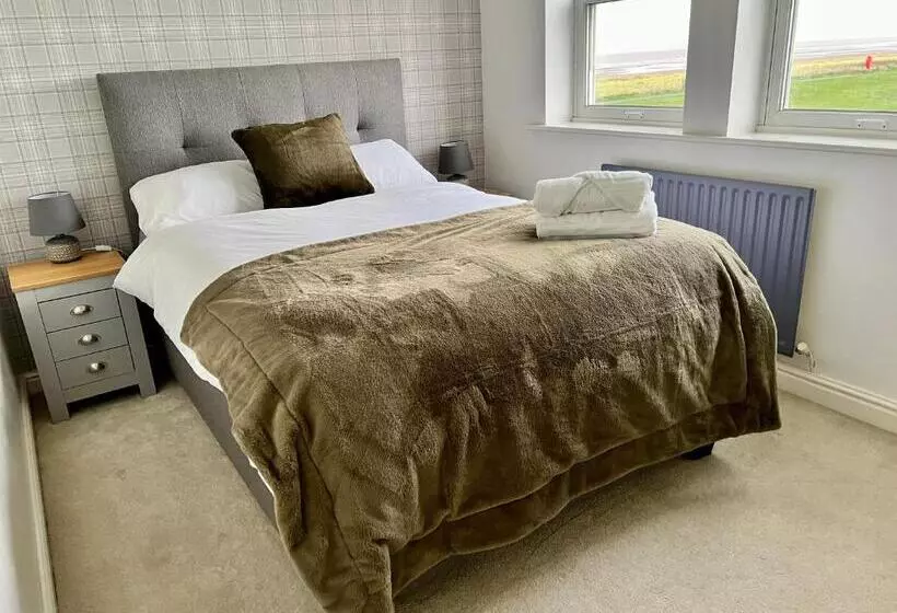 Beautiful Beach Front Cottage