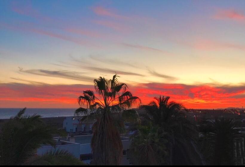 Beautiful Renovated Beach House With Panoramic Seaviews