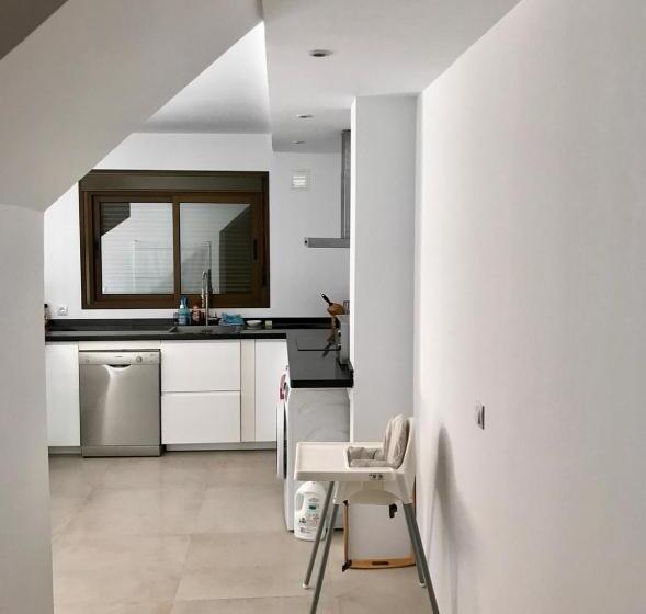 Beautiful Renovated Beach House With Panoramic Seaviews