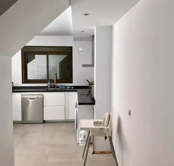Beautiful Renovated Beach House With Panoramic Seaviews