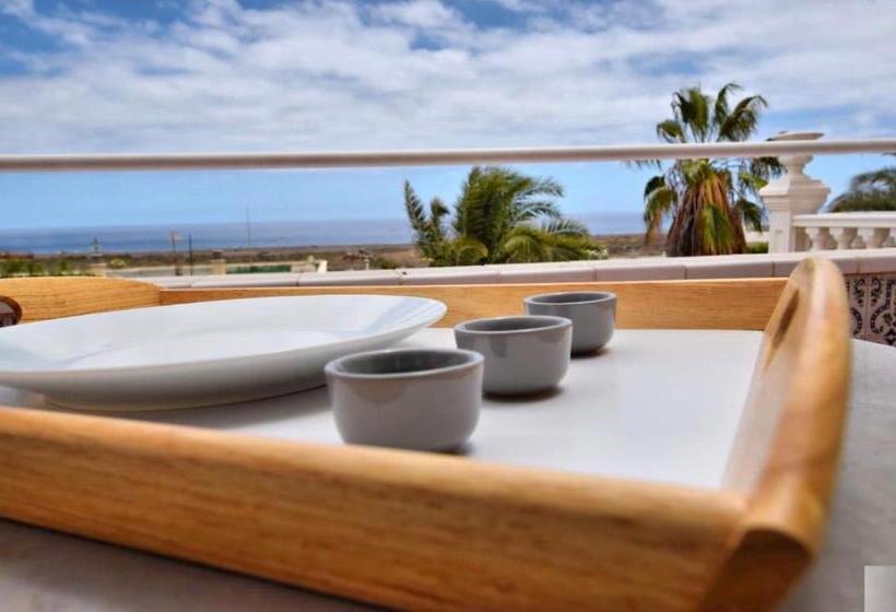 Beautiful Renovated Beach House With Panoramic Seaviews