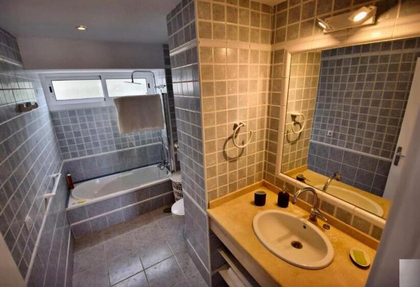 Beautiful Renovated Beach House With Panoramic Seaviews