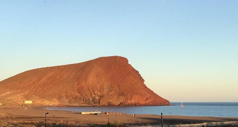 Beautiful Renovated Beach House With Panoramic Seaviews