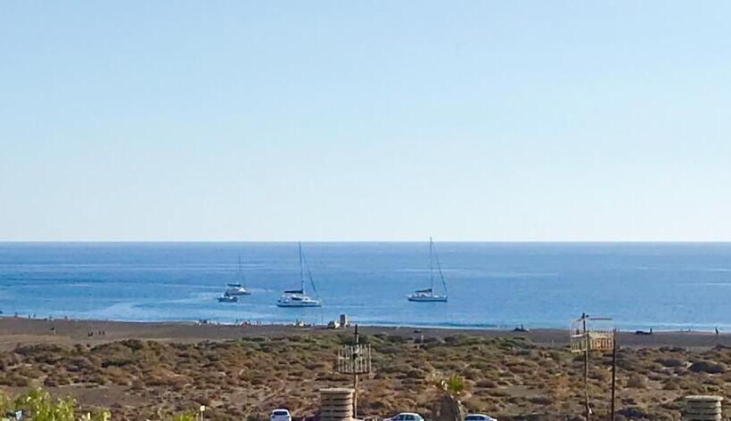 Beautiful Renovated Beach House With Panoramic Seaviews