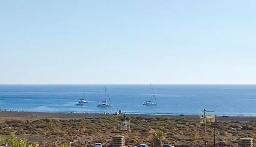Beautiful Renovated Beach House With Panoramic Seaviews
