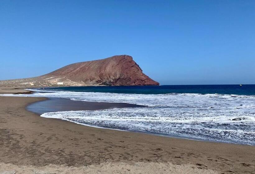 Beautiful Renovated Beach House With Panoramic Seaviews