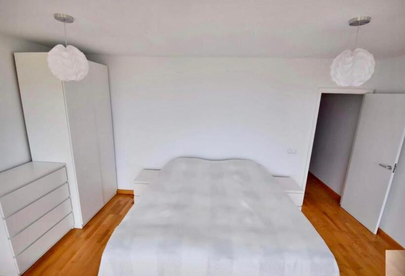 Beautiful Renovated Beach House With Panoramic Seaviews