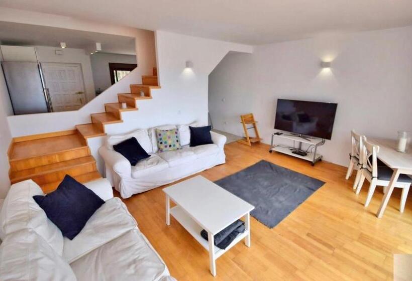 Beautiful Renovated Beach House With Panoramic Seaviews