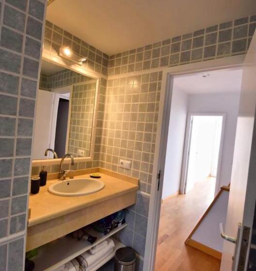 Beautiful Renovated Beach House With Panoramic Seaviews