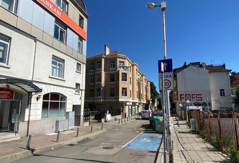 Cozy Apartment In Downtown Sofia   Tsar Samuil Street