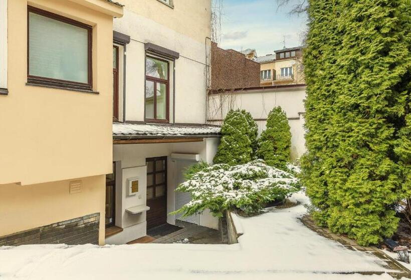 Cozy Suite With Inner Yard