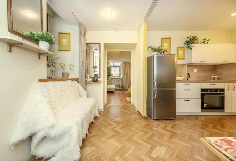 Cozy Suite With Inner Yard