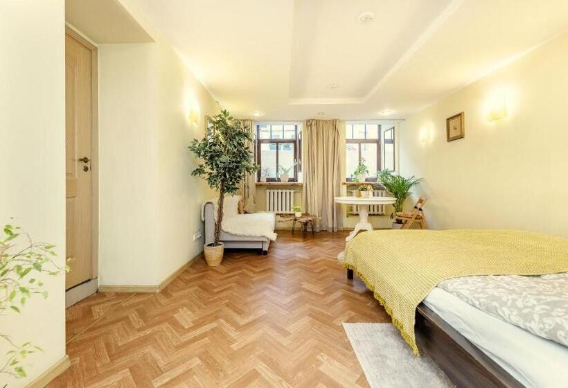 Cozy Suite With Inner Yard