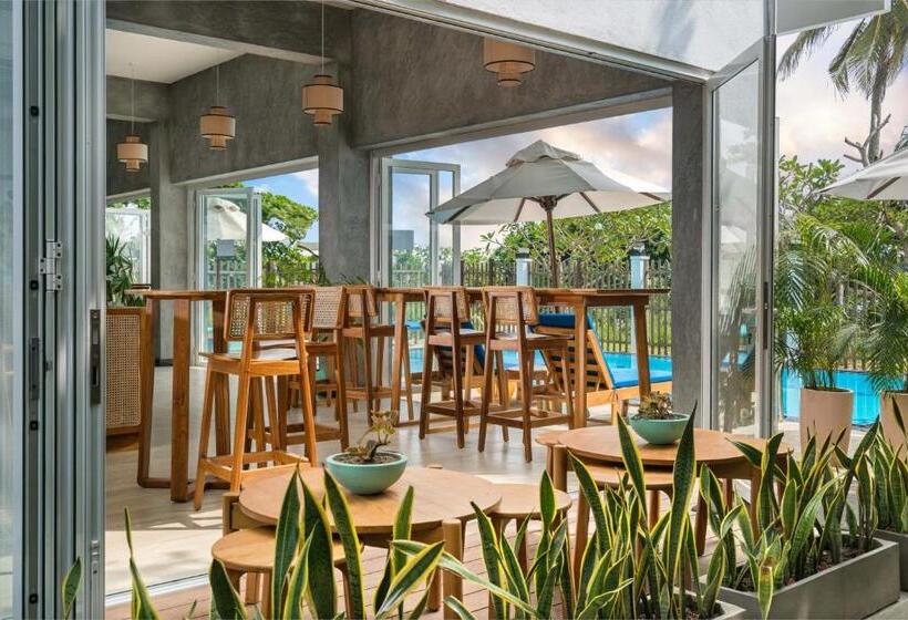 Отель Outpost Weligama Beachfront