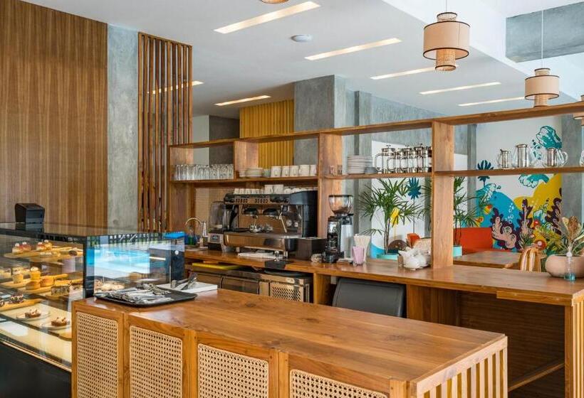 Отель Outpost Weligama Beachfront