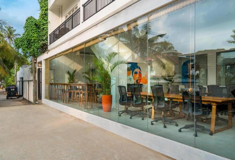 Отель Outpost Weligama Beachfront