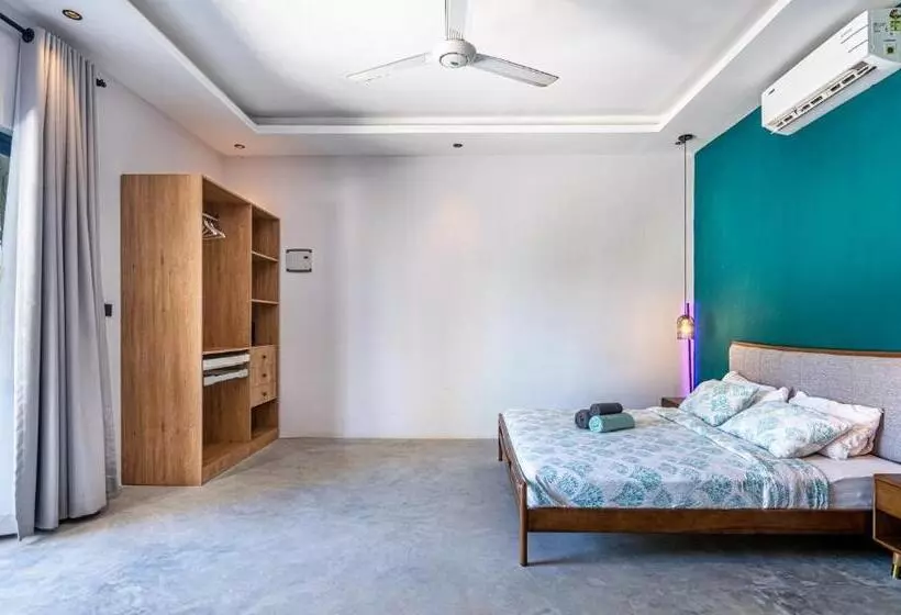 V Hotel In Paje