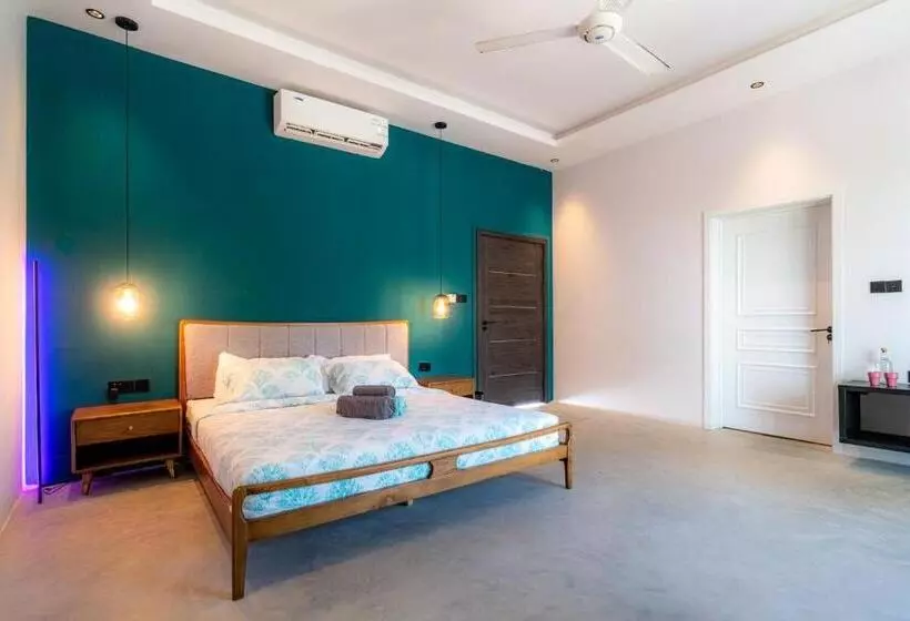 V Hotel In Paje
