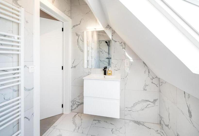 Beautiful Central Cityflats