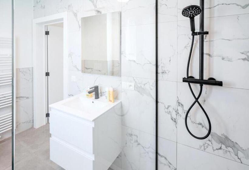 Beautiful Central Cityflats