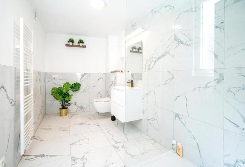 Beautiful Central Cityflats