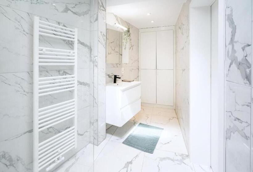 Beautiful Central Cityflats