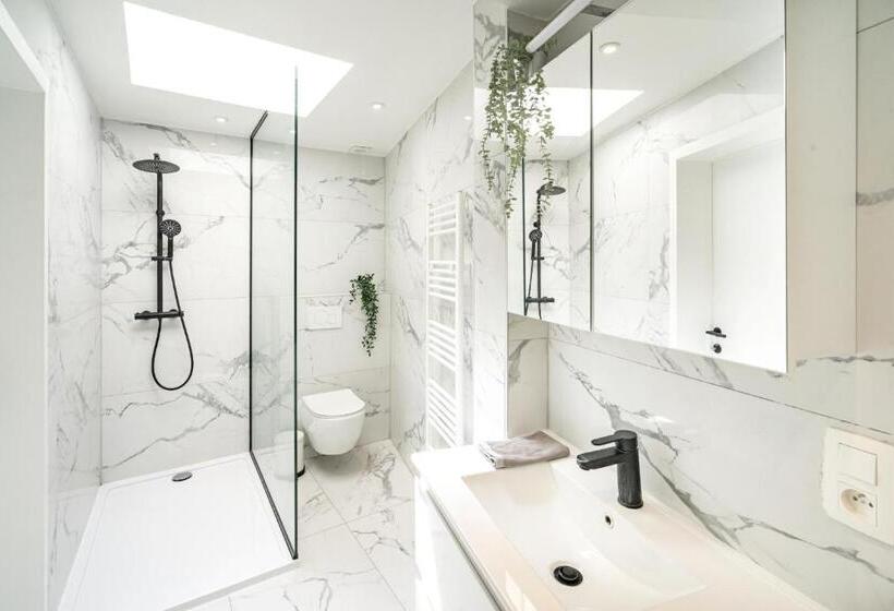 Beautiful Central Cityflats