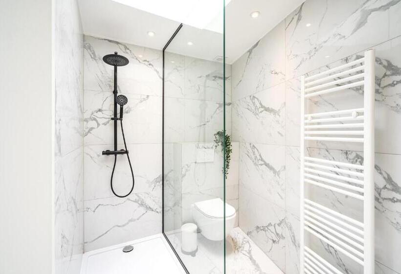 Beautiful Central Cityflats