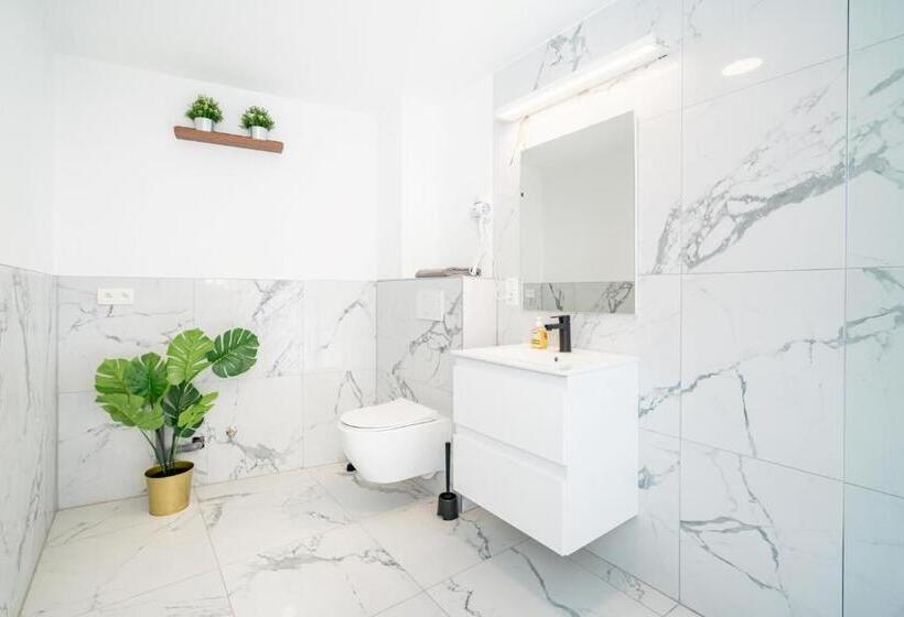 Beautiful Central Cityflats