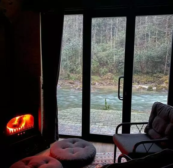 Aamiaismajoitus (B&B) Misa Suit Bungalov