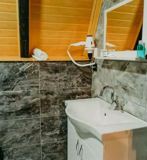 Aamiaismajoitus (B&B) Misa Suit Bungalov