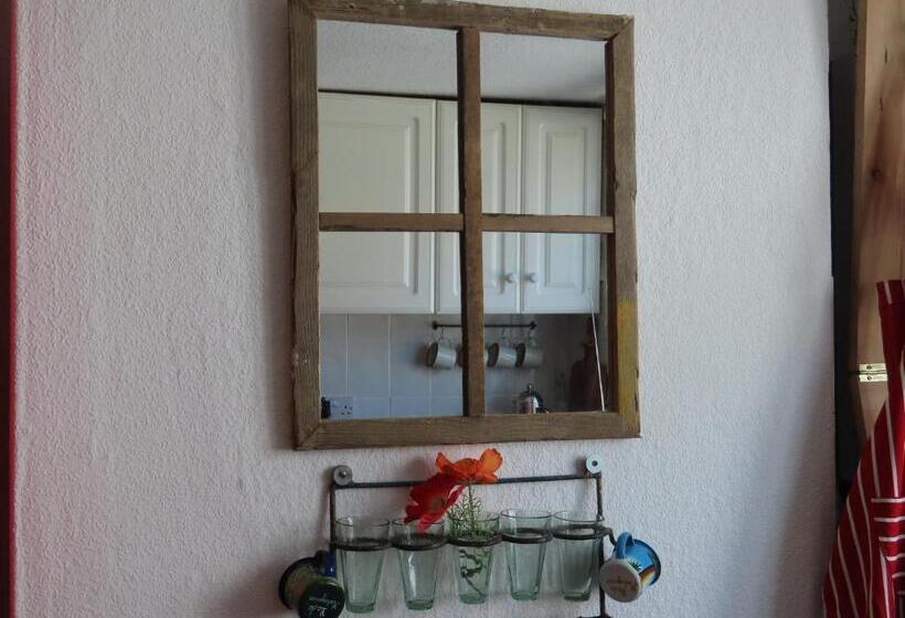 Cosy Holiday Cottage In Crickhowell