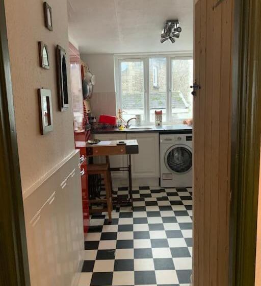 Cosy Holiday Cottage In Crickhowell