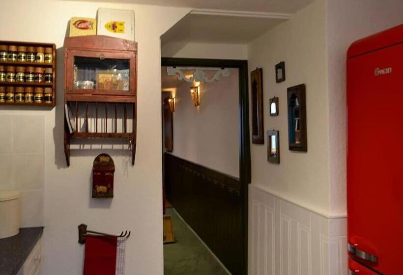 Cosy Holiday Cottage In Crickhowell