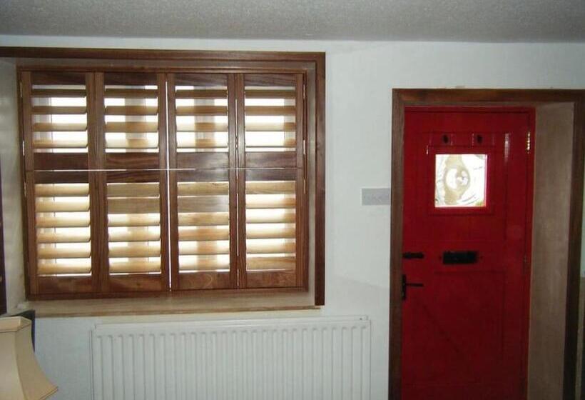 Cosy Holiday Cottage In Crickhowell