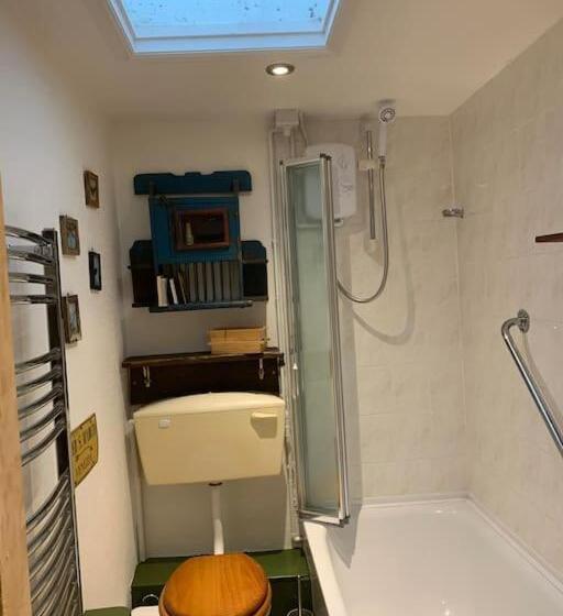 Cosy Holiday Cottage In Crickhowell