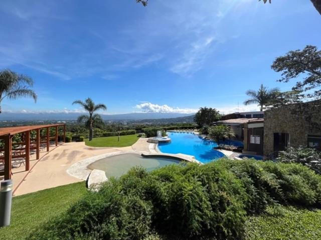 Cr Mariposa Rentals Cozy Retreat With Pool,tennis,gym,free Wifi