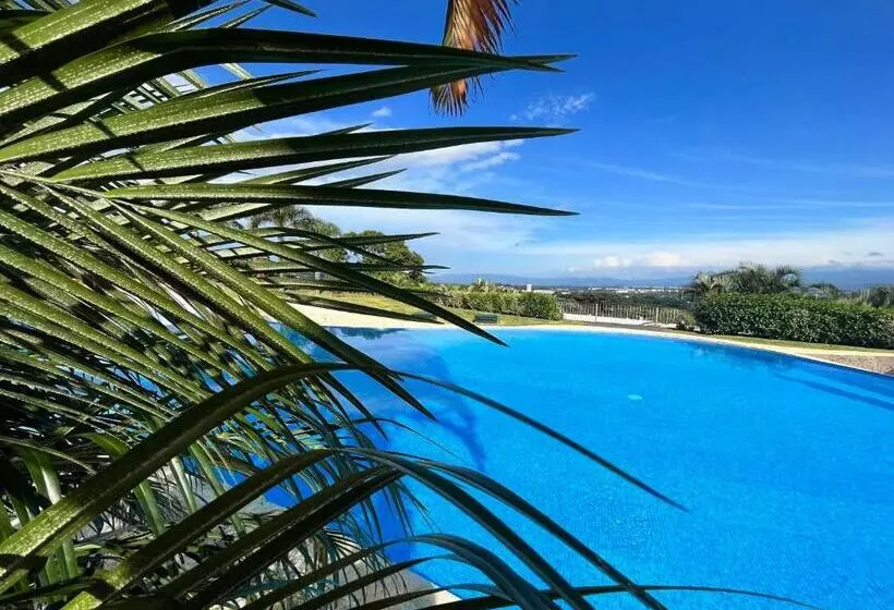 Cr Mariposa Rentals Cozy Retreat With Pool,tennis,gym,free Wifi