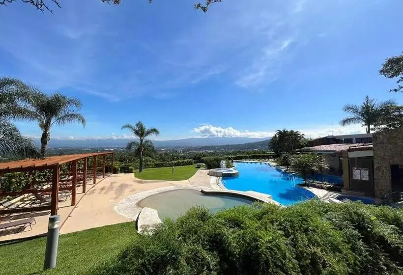 Cr Mariposa Rentals Cozy Retreat With Pool,tennis,gym,free Wifi