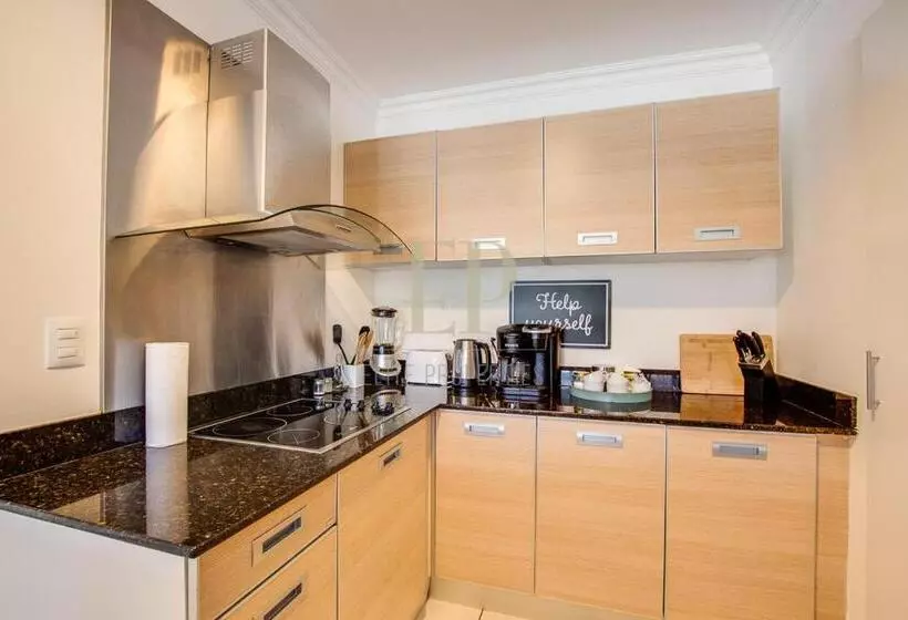 Cr Mariposa Rentals Cozy Retreat With Pool,tennis,gym,free Wifi